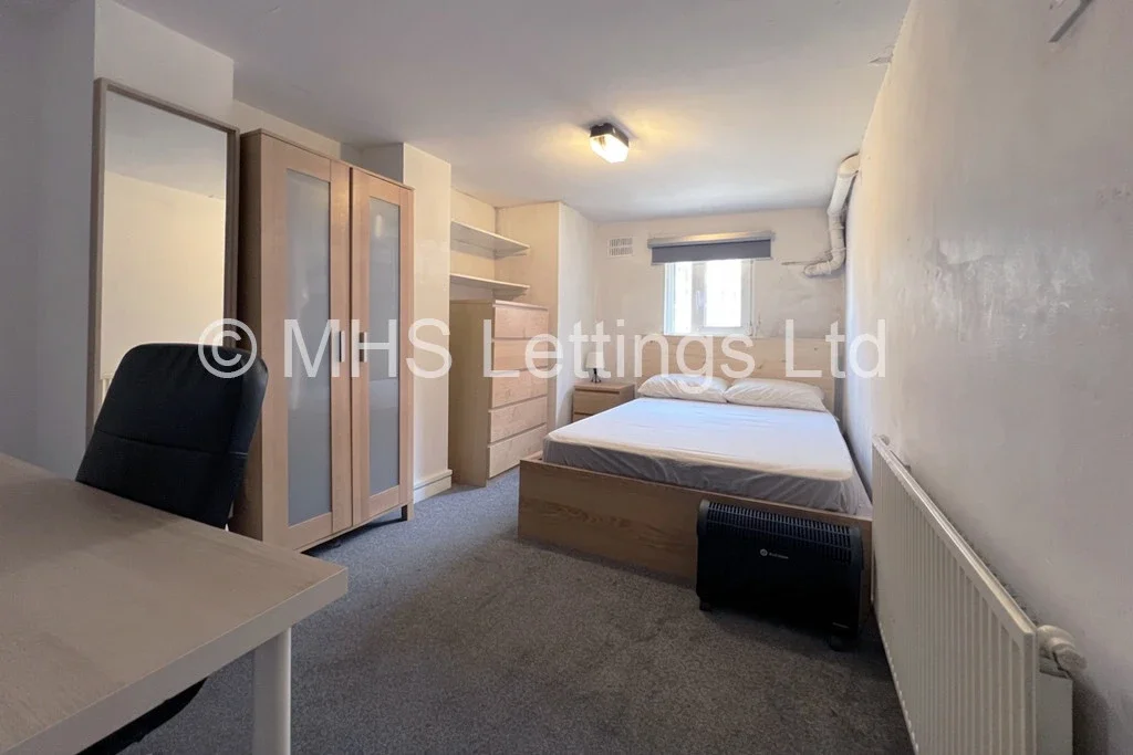 Flat Back Burchett Grove in Leeds