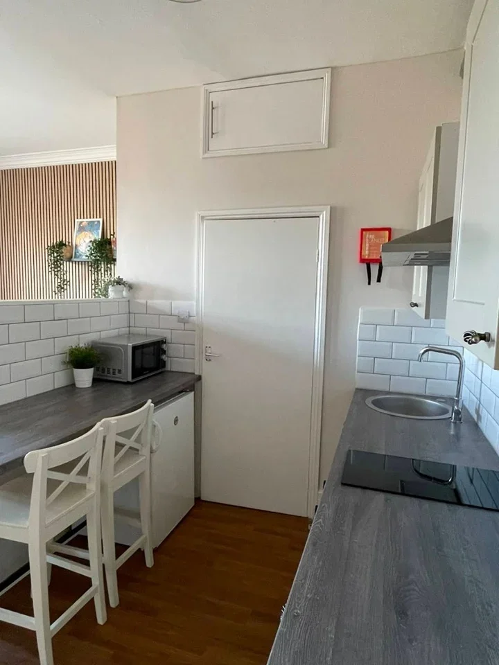 Flat Lower Addiscombe Road in Greater London