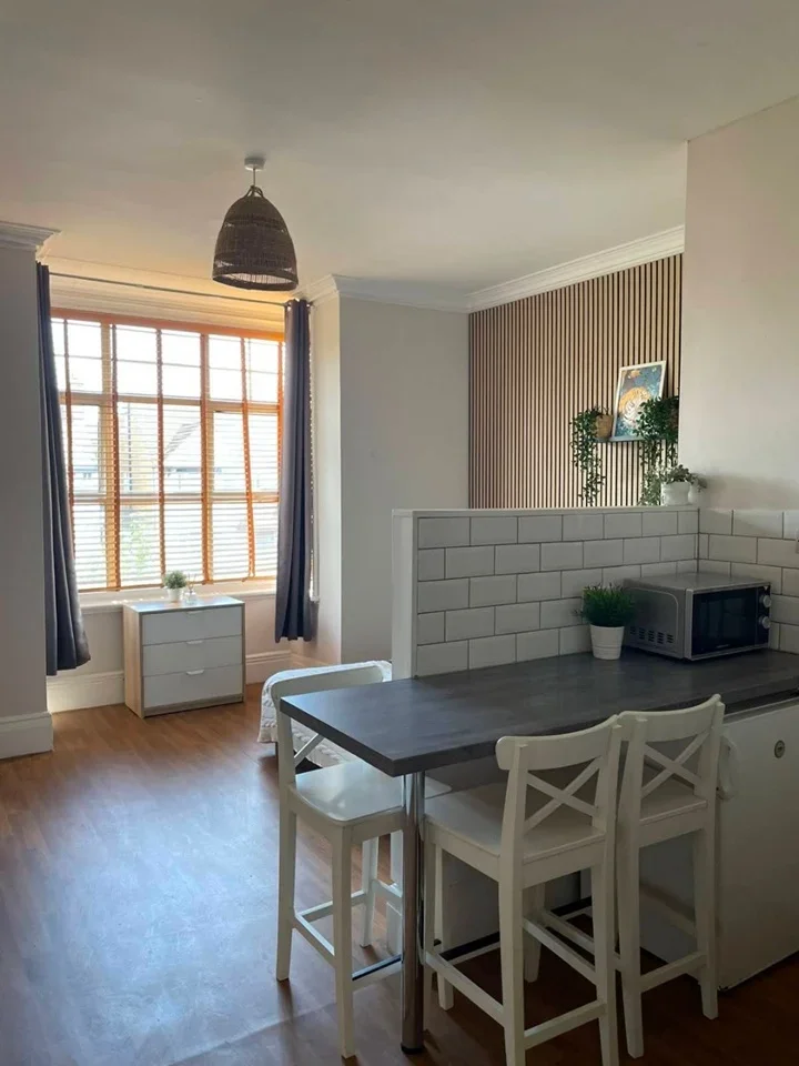 Flat Lower Addiscombe Road in Greater London
