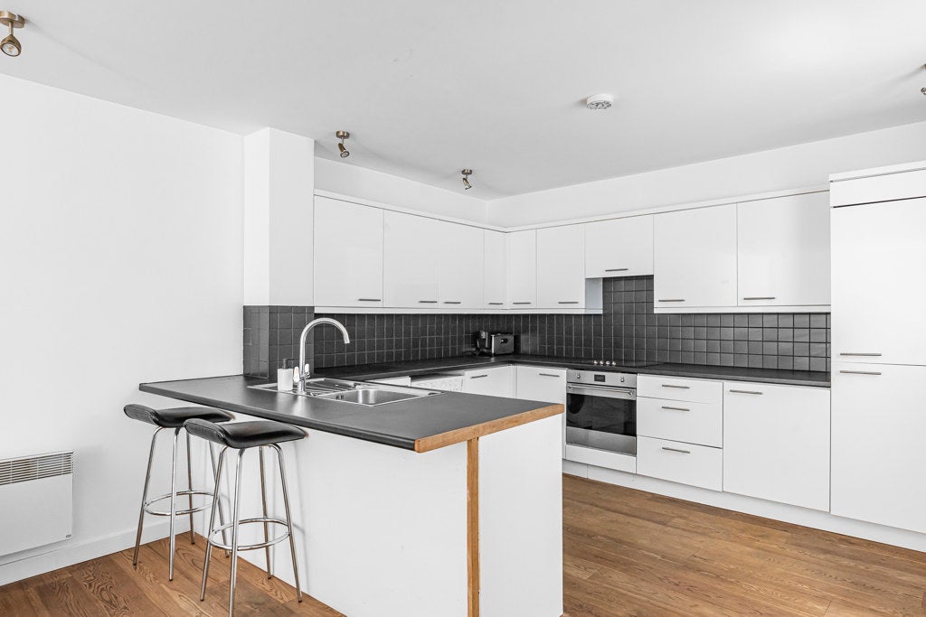 Flat Greenfield Road in Greater London