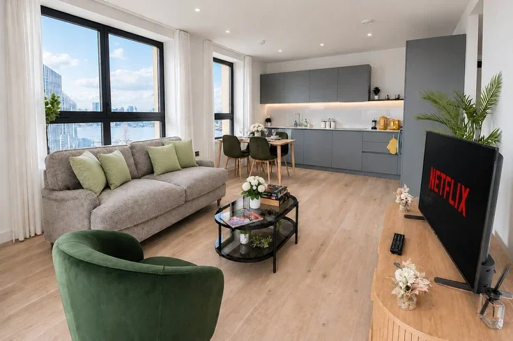 Flat Chandlers Avenue in Greater London