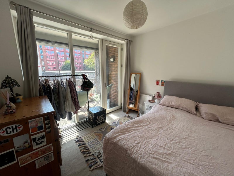 Flat Monier Road in Greater London