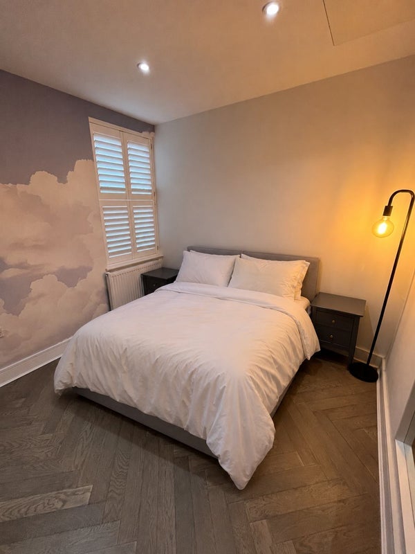 Flat Connaught Road in Greater London