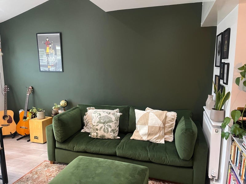 Flat Connaught Road in Greater London