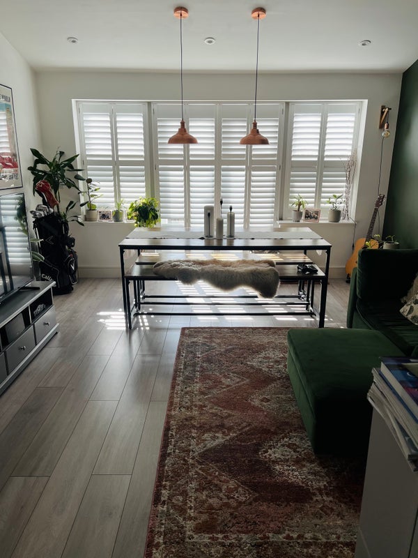 Flat Connaught Road in Greater London