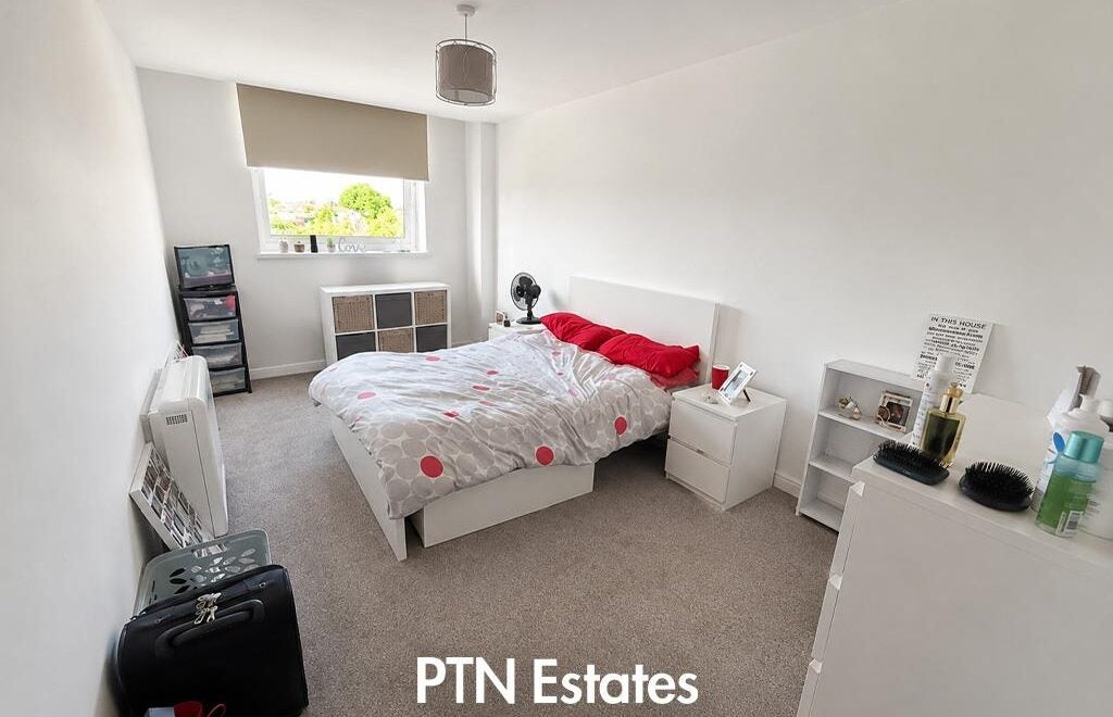 Flat Waterfront West in Brierley Hill