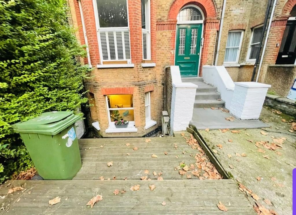 Flat Brondesbury Villas in Greater London