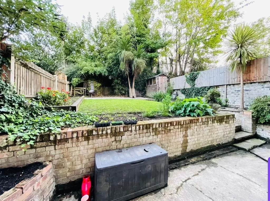 Flat Brondesbury Villas in Greater London