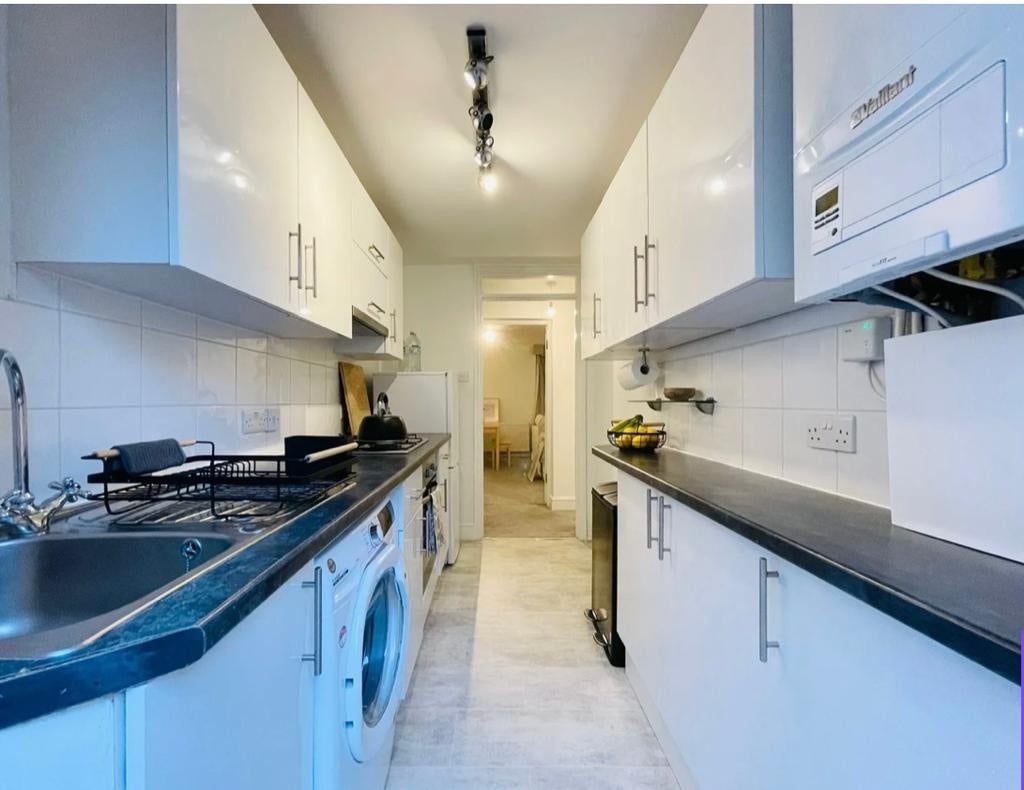 Flat Brondesbury Villas in Greater London
