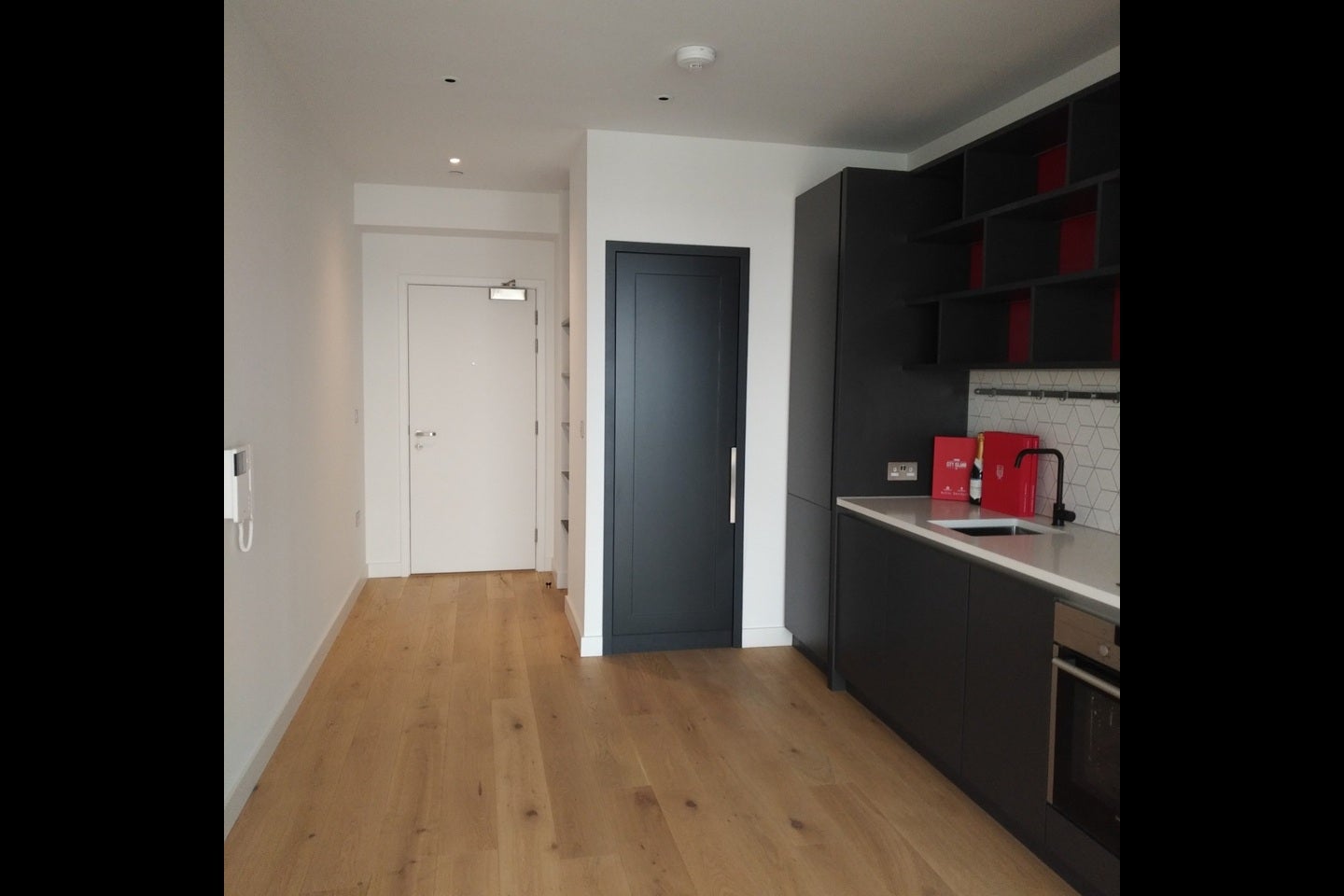Flat Lyell Street in Greater London