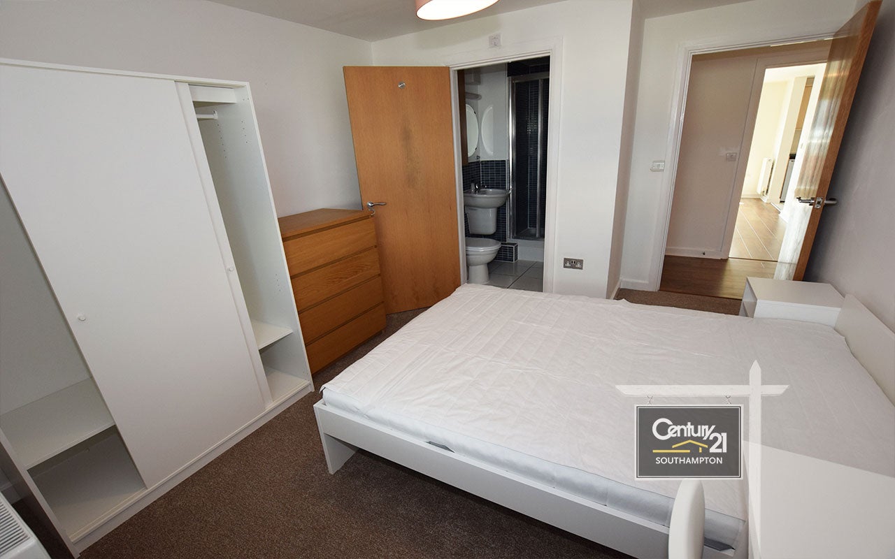 Flat Chantry Road in Southampton