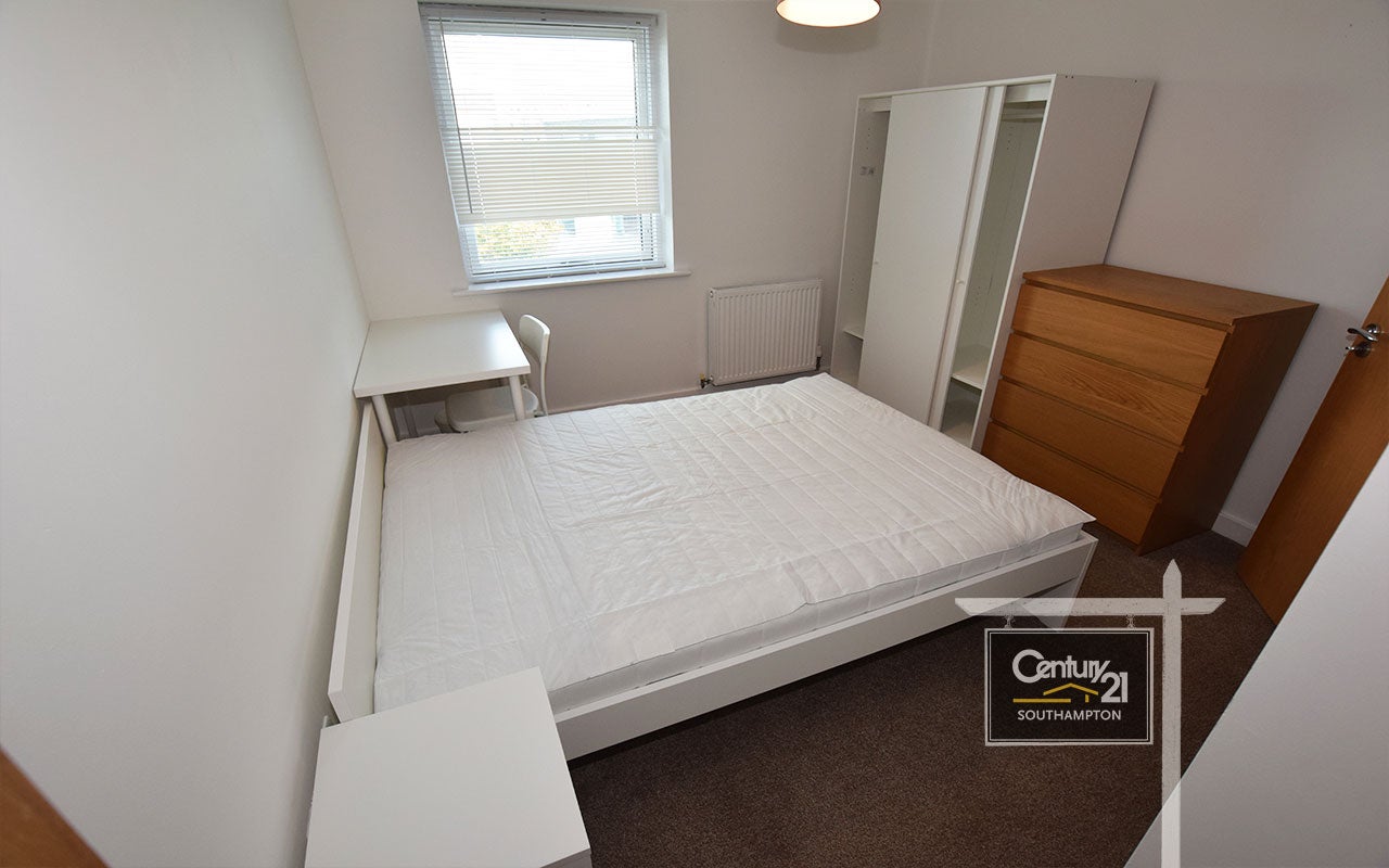 Flat Chantry Road in Southampton