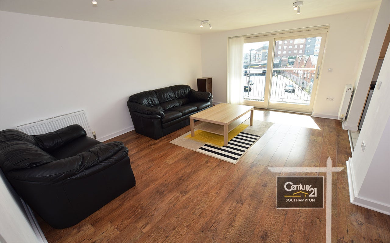 Flat Chantry Road in Southampton