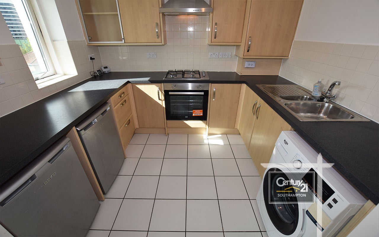 Flat Chantry Road in Southampton