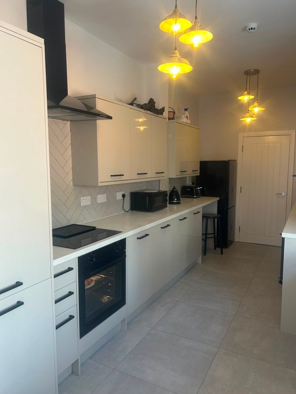 Room Albert Road in Tamworth