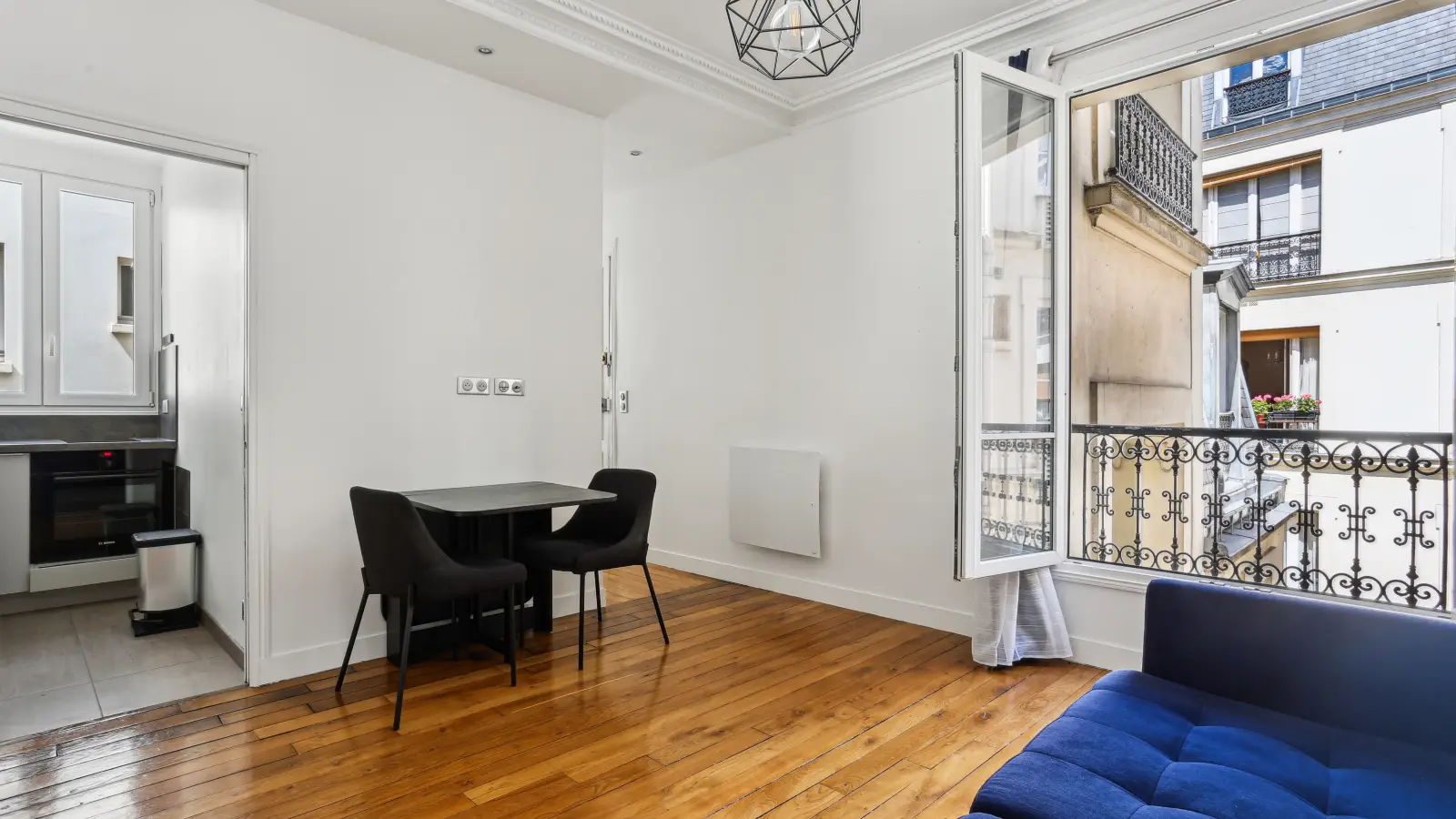 Flat Rue Mathurin Régnier in Paris