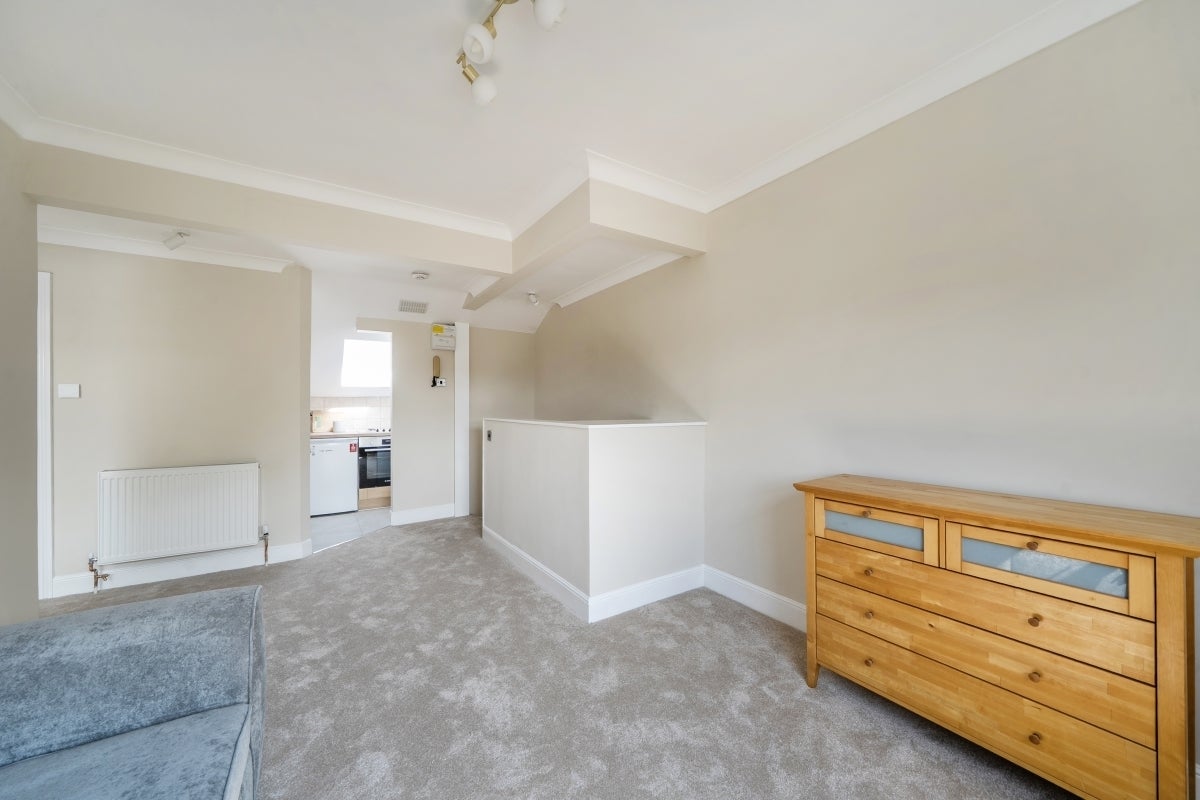 Flat Marylands Road in City of Westminster