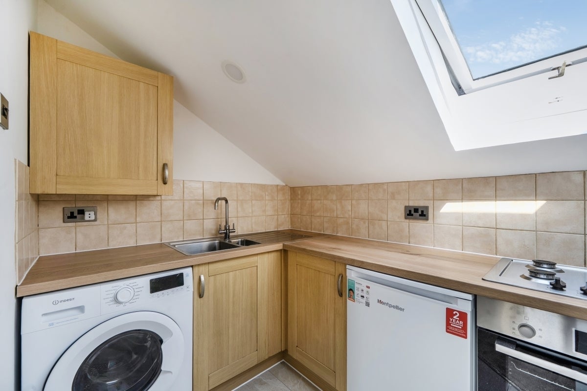 Flat Marylands Road in City of Westminster