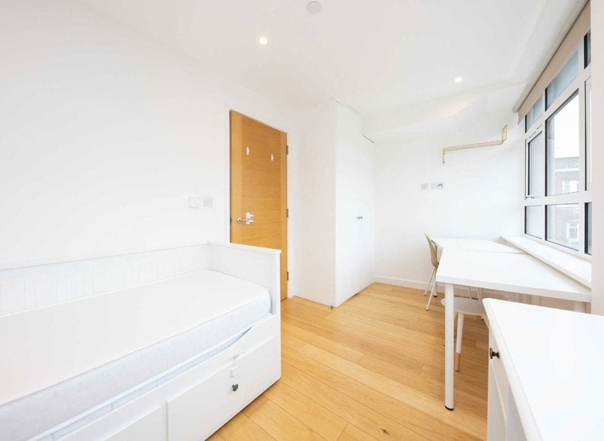 Flat Down Place in Greater London