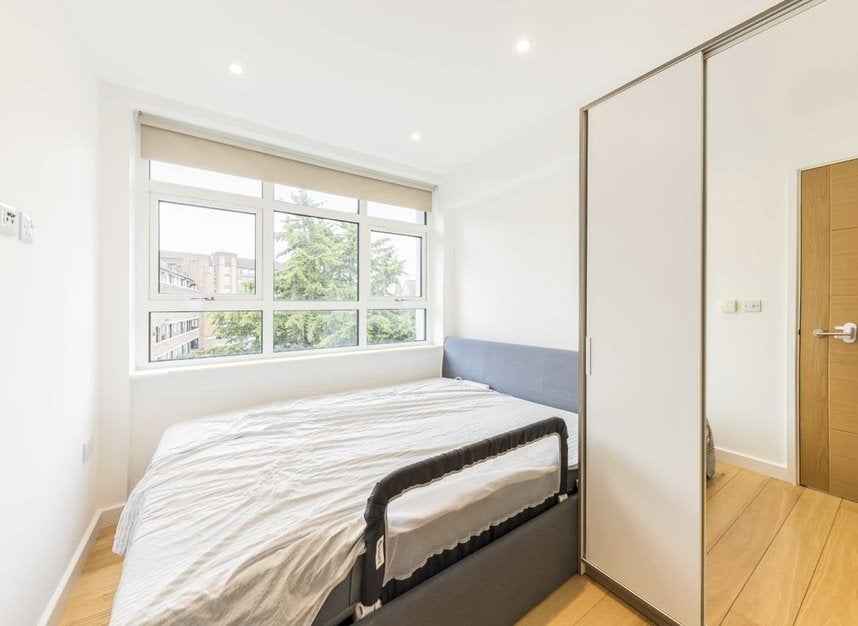 Flat Down Place in Greater London
