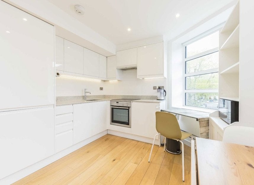 Flat Down Place in Greater London