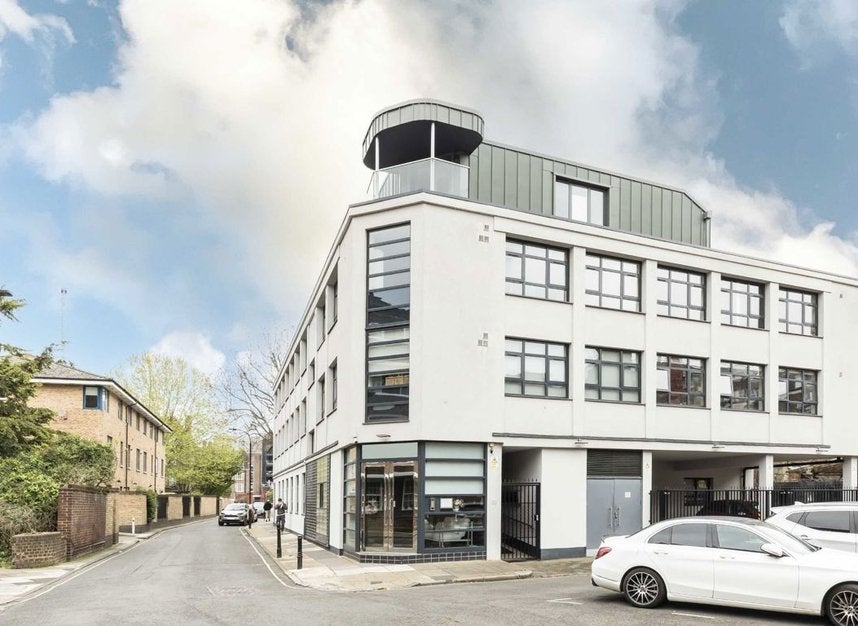 Flat Down Place in Greater London