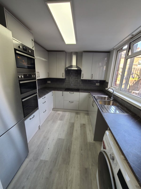 Room Carlton Grove in Greater London