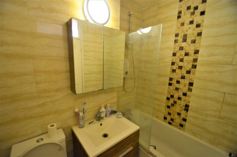 Room Carlton Grove in Greater London