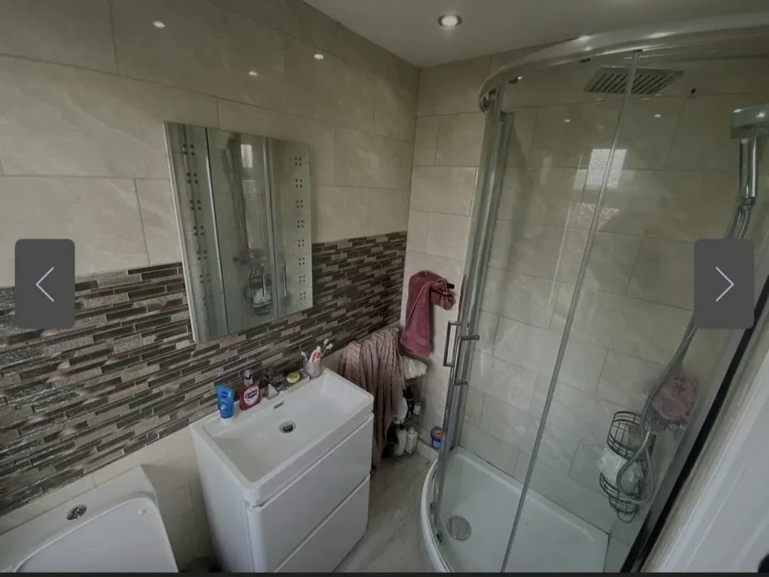 Room Dawlish Drive in Greater London