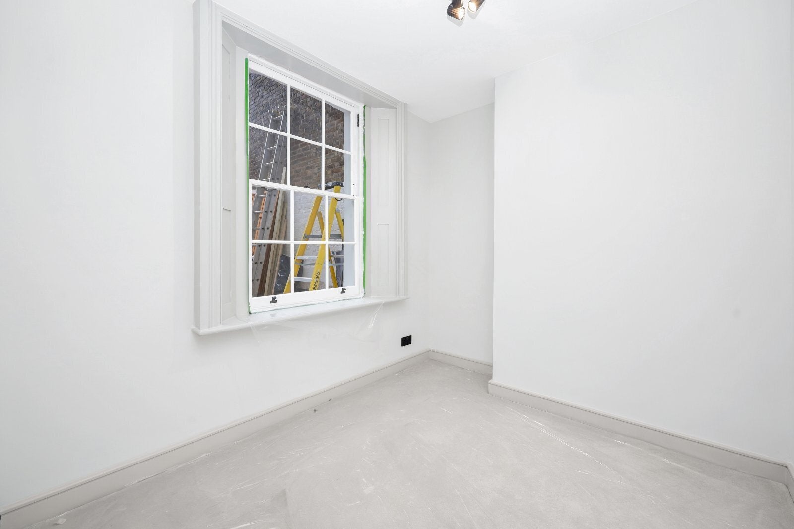 Flat Mornington Terrace in Greater London