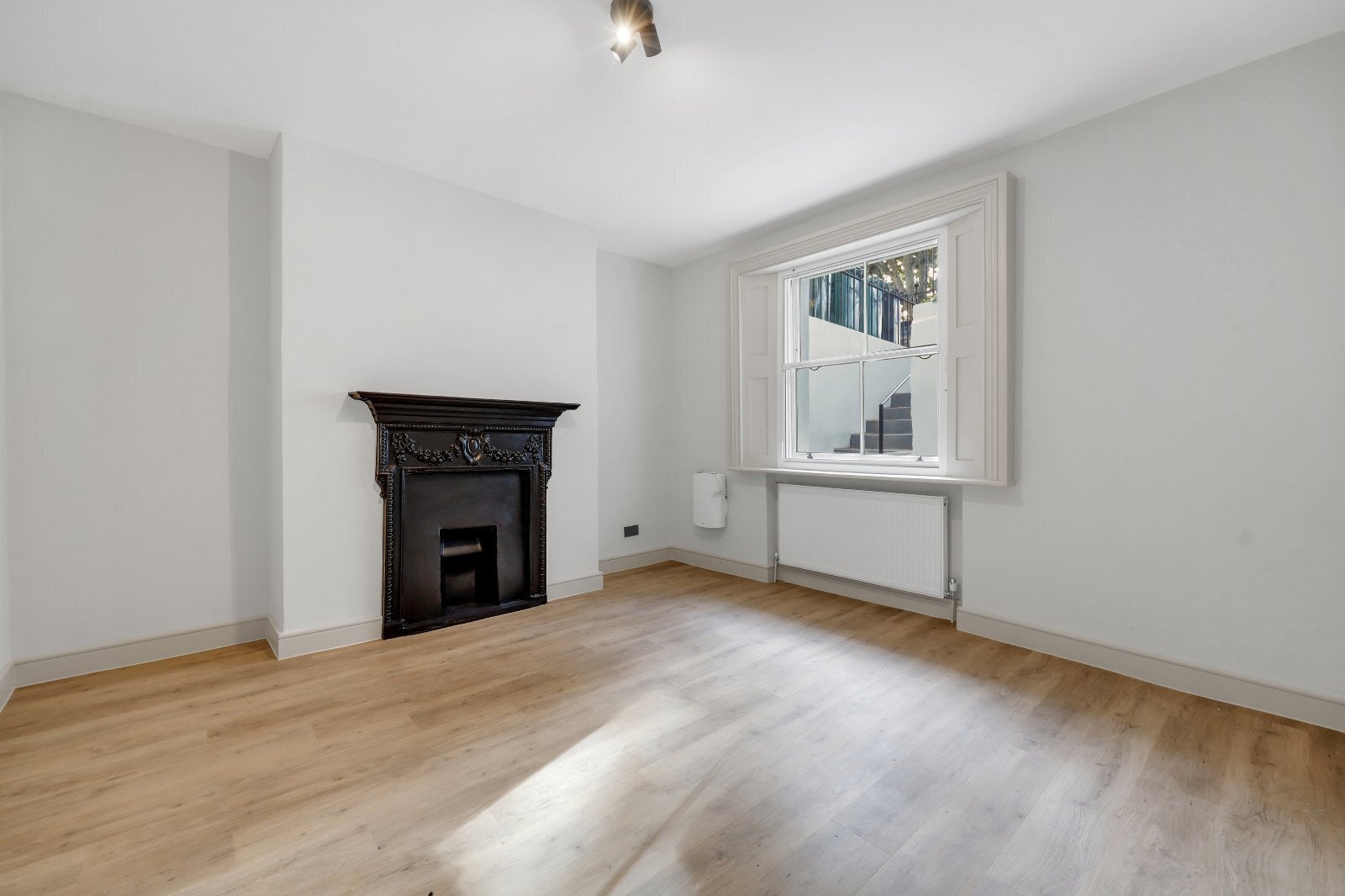 Flat Mornington Terrace in Greater London