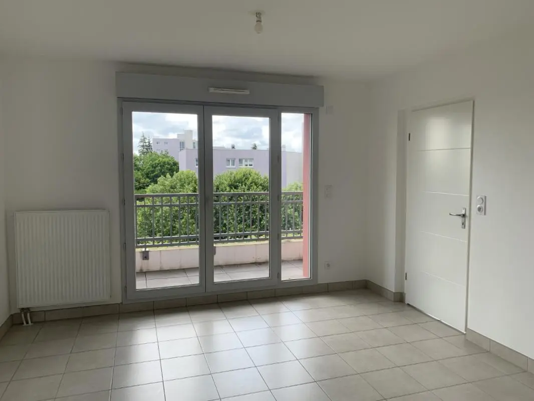 Flat Rue du Maréchal Leclerc in Lucé