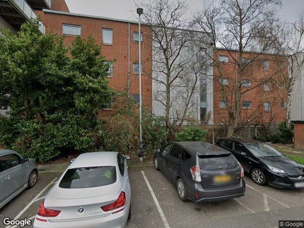Room Serpentine Close in Greater London