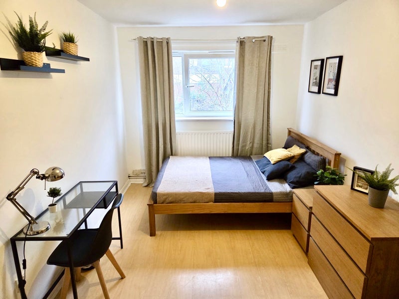 Room Clarence Lane in Greater London