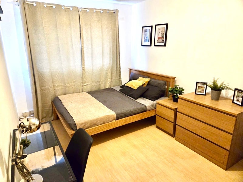 Room Clarence Lane in Greater London