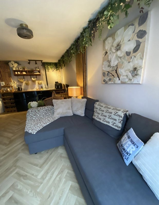 Flat Ledbury Road in Bristol