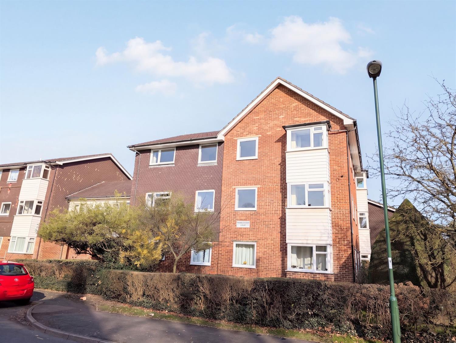 Flat Ashleigh Road in Horsham