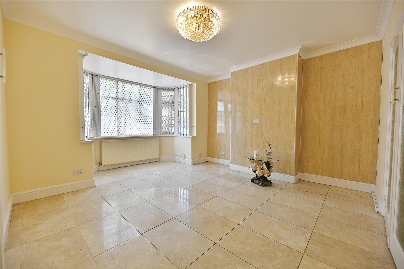 Flat Mapleleafe Gardens in Greater London