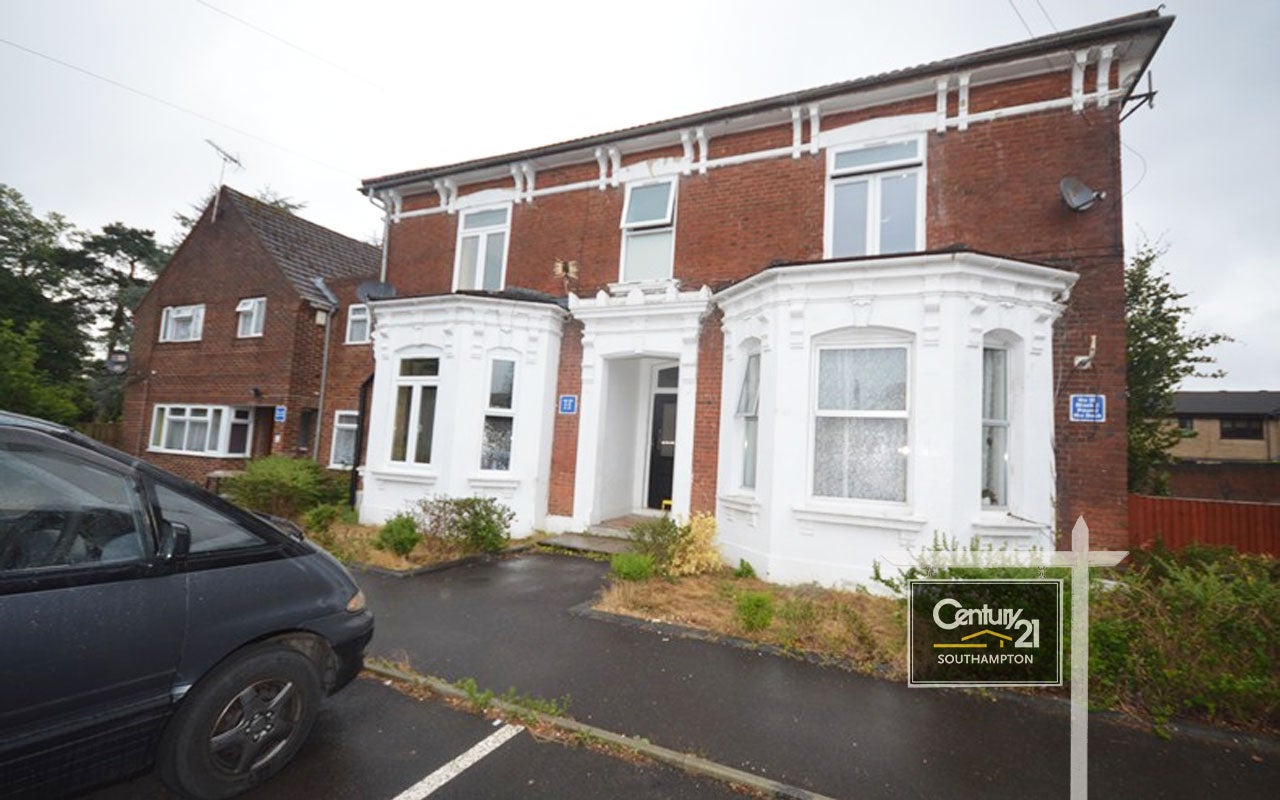 Flat Clifton Road in Southampton
