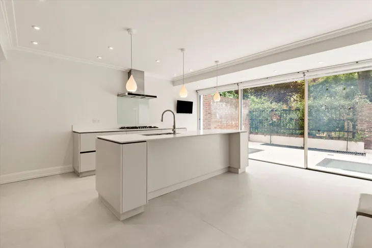 Flat Woodsford Square in Greater London