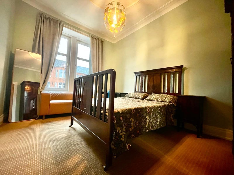 Flat Novar Drive in Glasgow