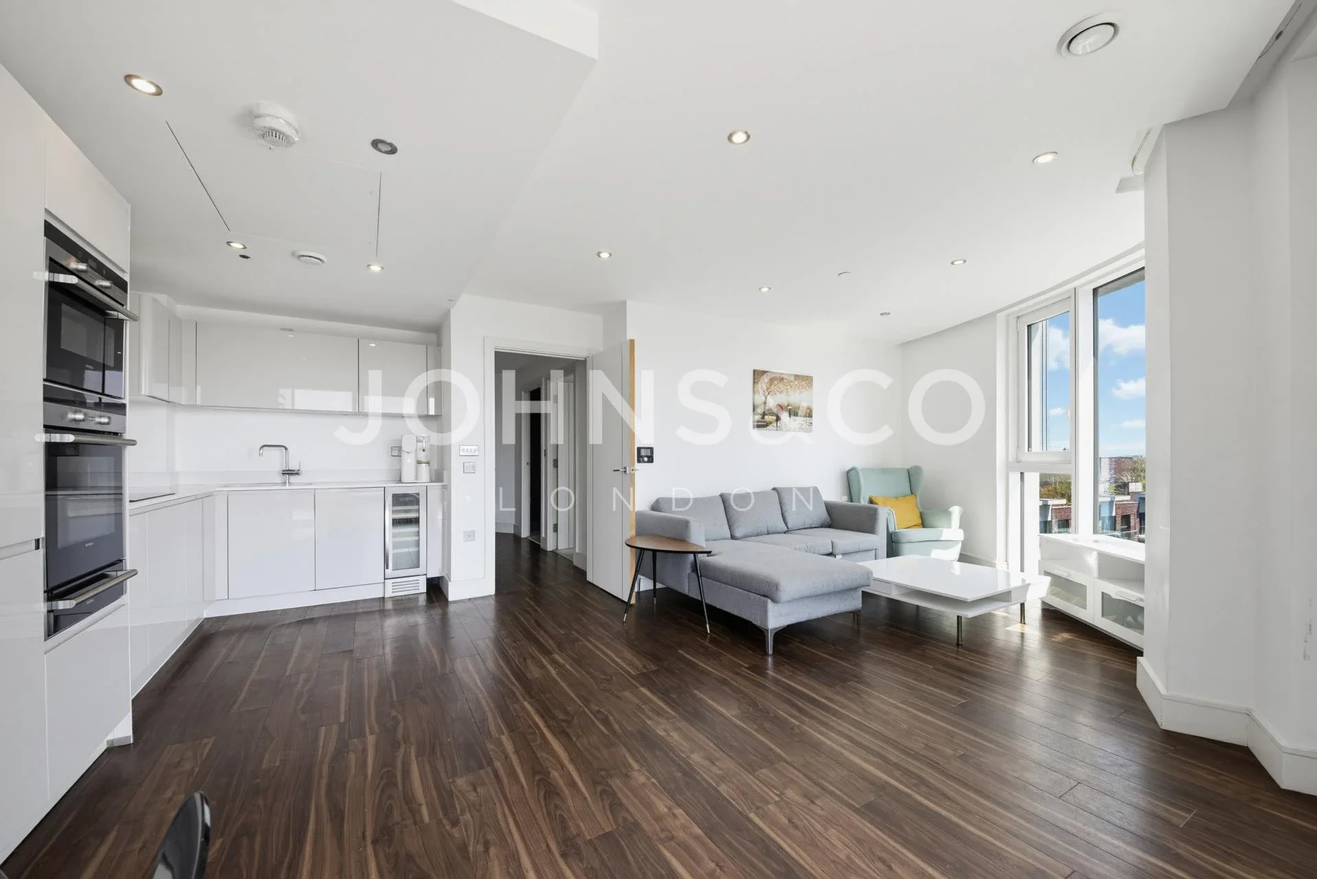 Flat Leman Street in Greater London