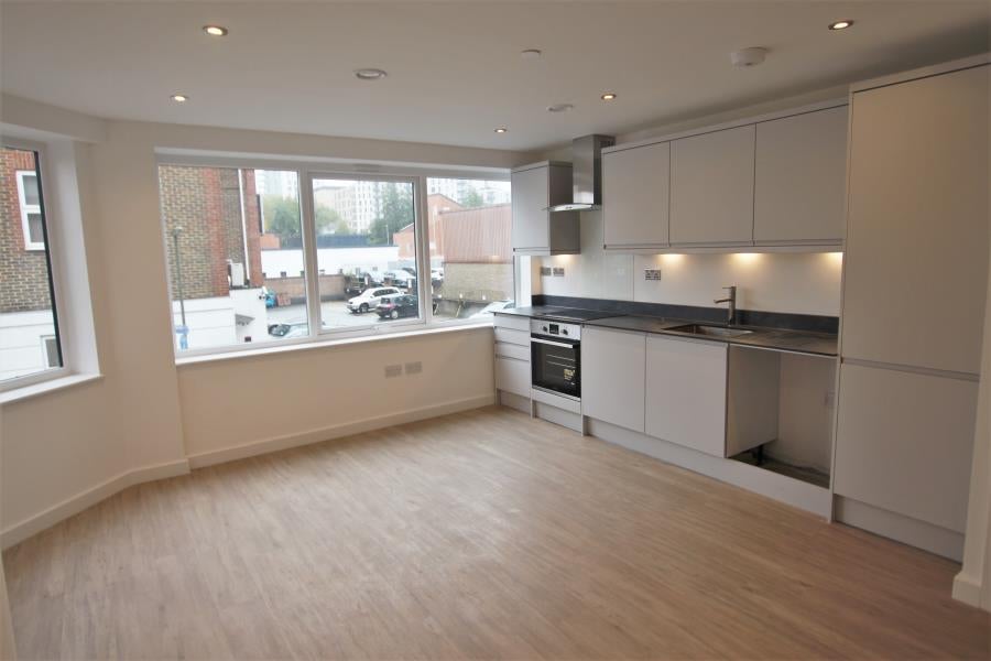 Flat Goldsworth Road in Woking