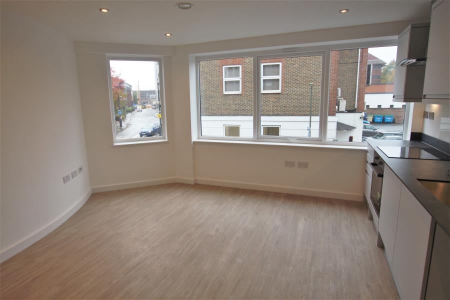 Flat Goldsworth Road in Woking