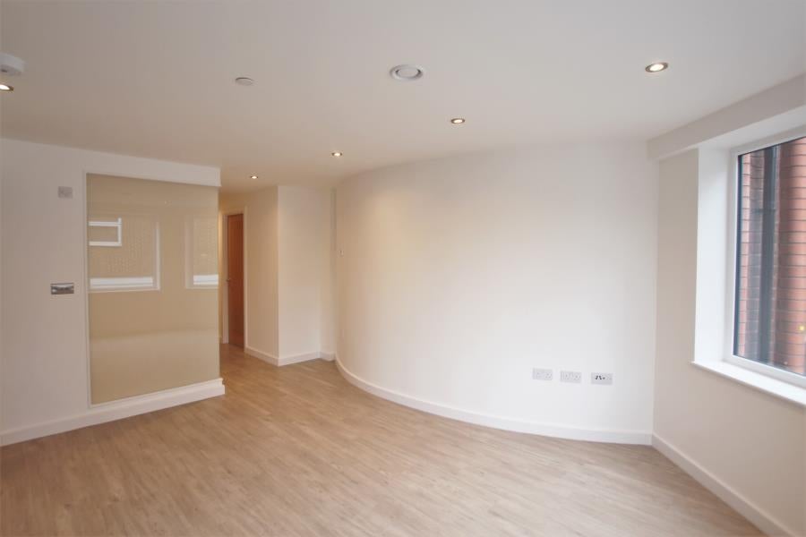 Flat Goldsworth Road in Woking