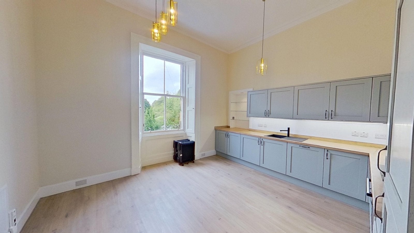 Flat Merchiston Crescent in City of Edinburgh
