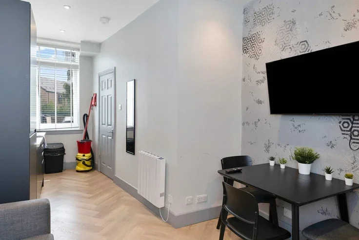 Flat Pitt Street in City of Edinburgh