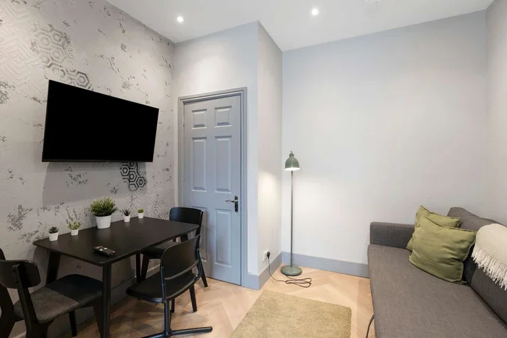 Flat Pitt Street in City of Edinburgh