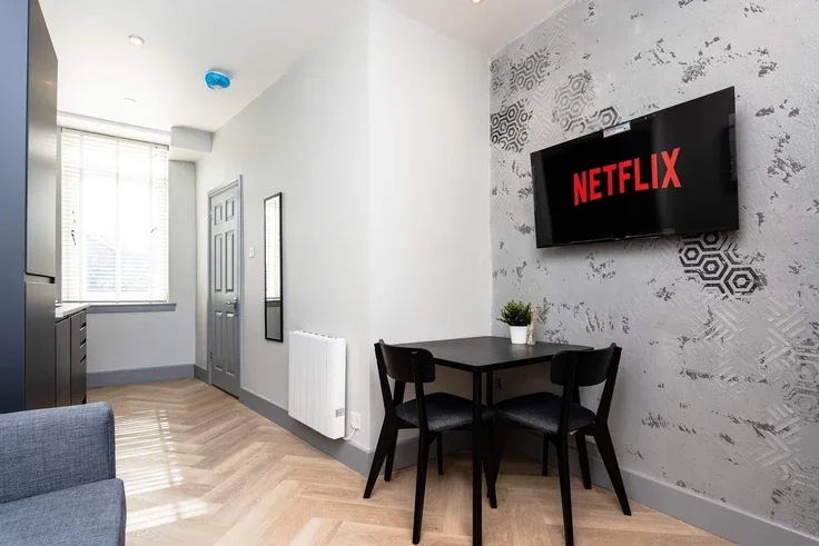 Flat Pitt Street in City of Edinburgh
