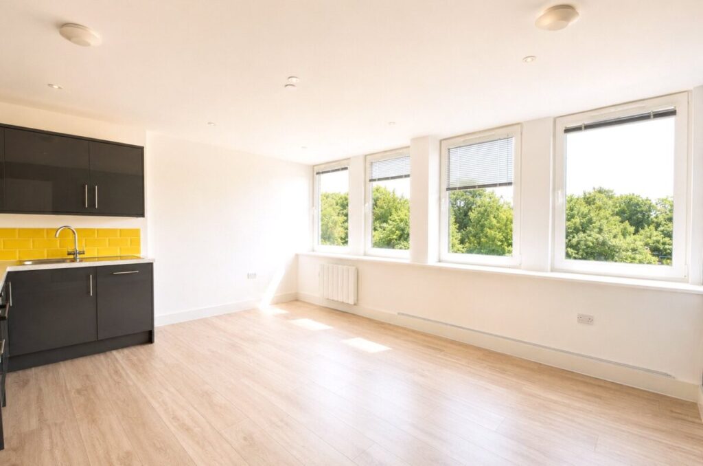 Flat Stockwood Road in Bristol